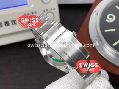 Rolex Oyster Perpetual 124300 Red Dial 41MM Swiss Cal.3230 Movement 904L Steel 1:1 Mirror Clone Watch