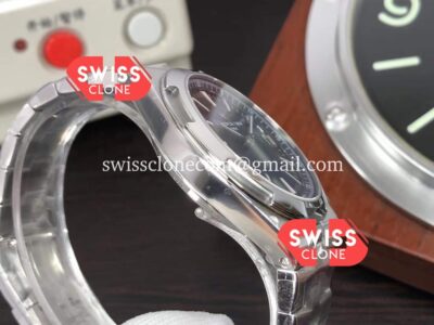 Vacheron Constantin Overseas 1:1 Mirror Swiss Replica in Steel Blue Dial Super Clone Watch
