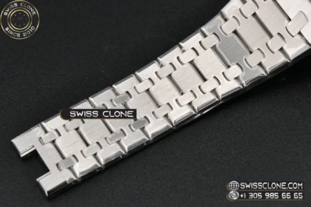 Audemars Piguet Royal Oak 15510 41mm ’50th Anniversary’ Ice Blue Dial High Resolution View