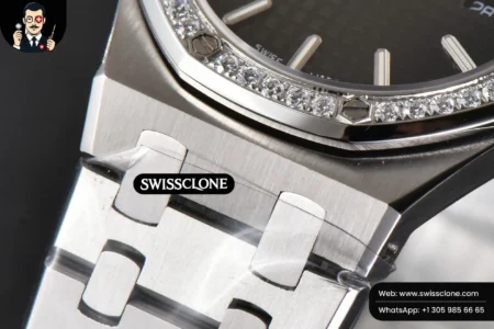 Audemars Piguet Royal Oak Ladies 33mm 8F Diamond Black Dial Quartz High Resolution View