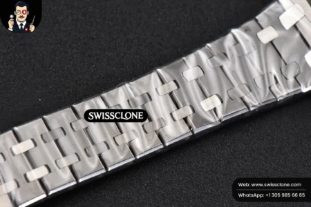 Audemars Piguet Royal Oak Ladies 33mm 8F Diamond Black Dial Quartz High Resolution View