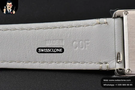 Cartier Tank Must Large 33.7×25.5mm K11F White Dial Gray Smooth Calf Quartz High Resolution View
