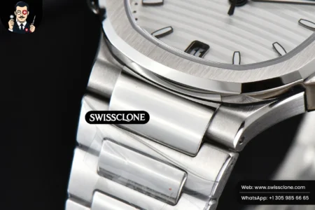 Patek Philippe Nautilus 7118 Ladies 35mm White Dial (3KF) High Resolution View