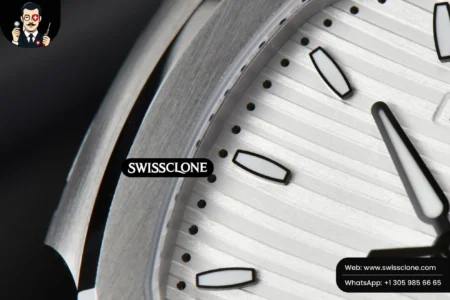 Patek Philippe Nautilus 7118 Ladies 35mm White Dial (3KF) High Resolution View