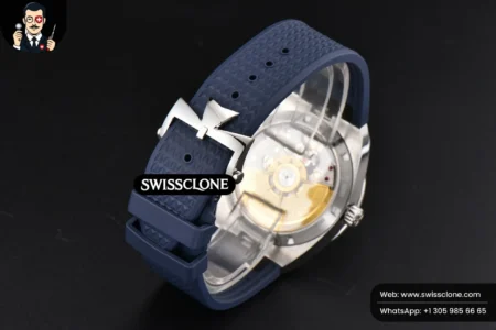 Vacheron Constantin Overseas 4500V 41mm Blue Dial Blue Rubber High Resolution View