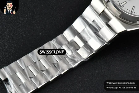 Vacheron Constantin Overseas 4500V 41mm White Dial High Resolution View