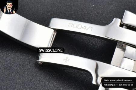 Vacheron Constantin Overseas 47040 42mm Blue Dial High Resolution View