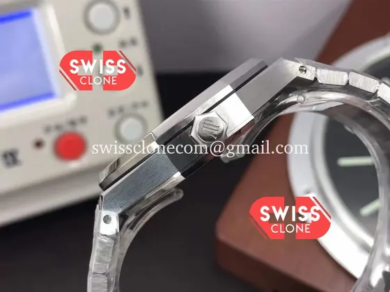 Audemars Piguet Royal Oak 41MM Steel Dial 904L 1:1 Super Clone - On-Wrist Presence View