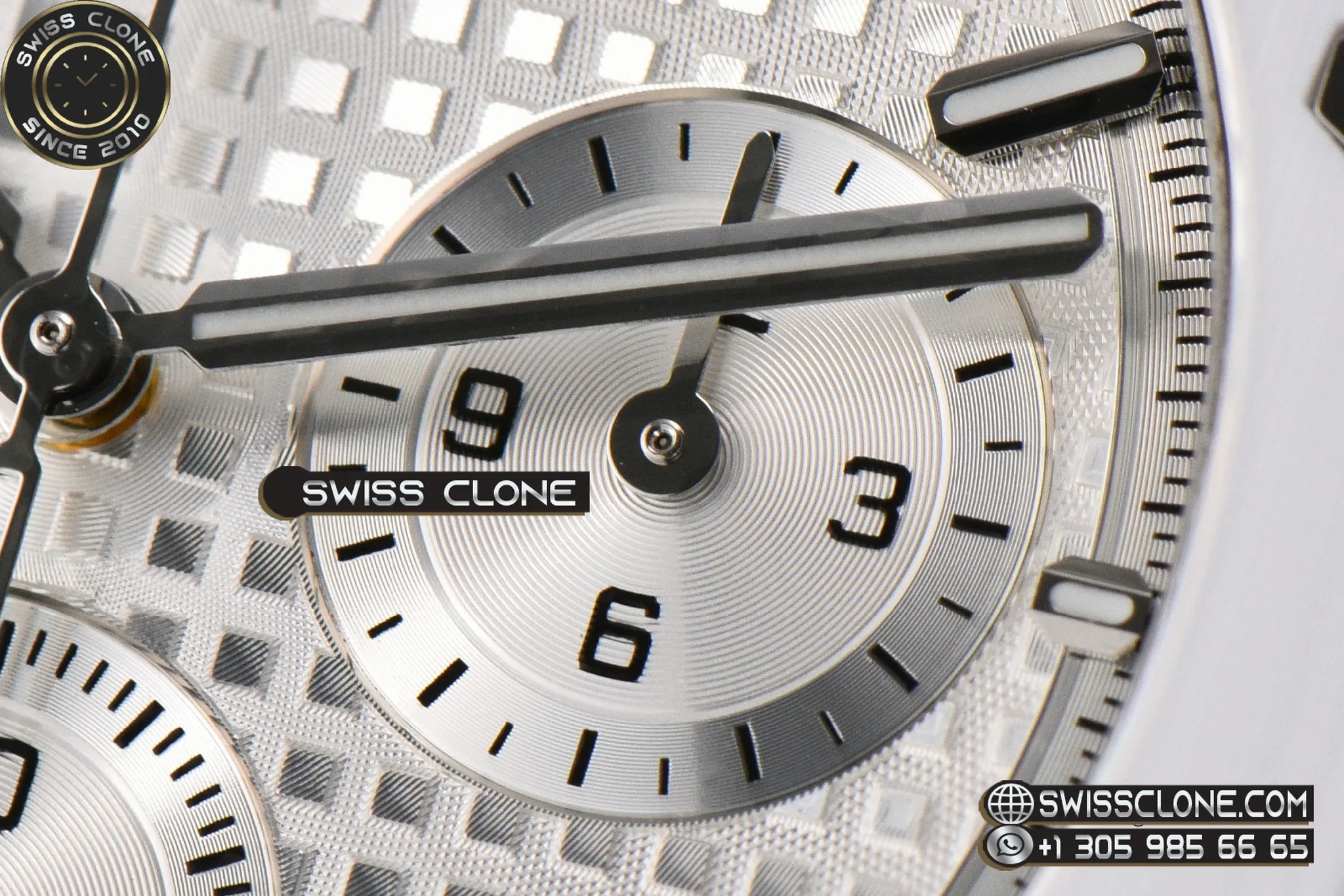Audemars Piguet Royal Oak Chronograph 26240 41mm Ceramic Sliver Checkered Dial Sliver Subdial Ceramic SH4401 1:1 Super Clone - On-Wrist Presence View