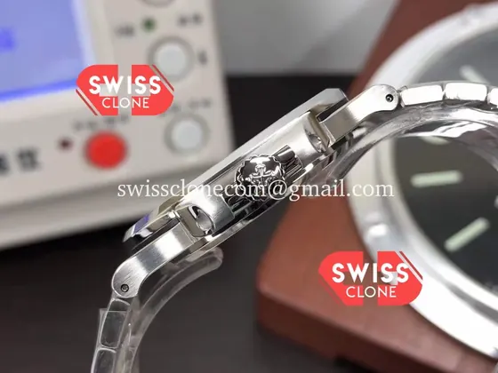Patek Philippe Nautilus 5711 Blue Dial 1:1 Super Clone - Caseback & Cloned Calibre Movement