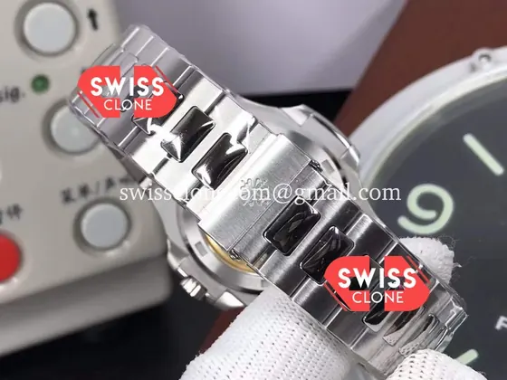 Patek Philippe Nautilus 5711 Tiffany Blue 904L 1:1 Super Clone - On-Wrist Presence View