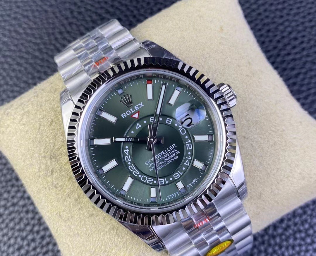 Rolex Sky-Dweller 326934 & 336934 Super Clone Guide: ZF Factory Ring Command Bezel & Annual Calendar — Replica Rolex Sky Dweller Green 1 Side-by-Side Comparison
