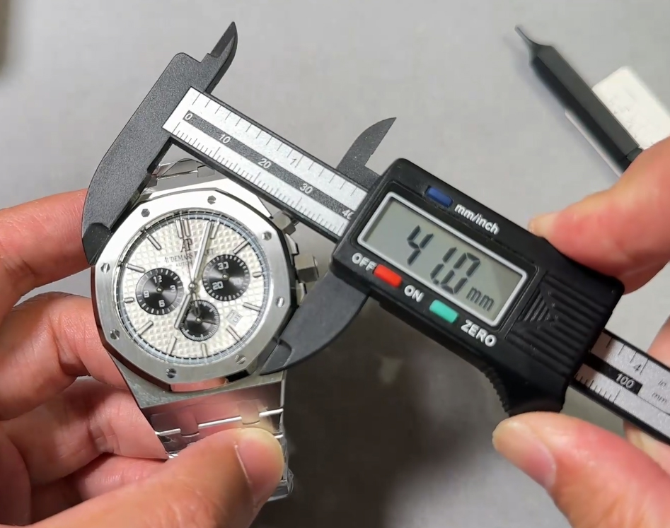 Audemars Piguet Royal Oak Chronograph 26240ST Super Clone Review: APSF Integrated Calibre 4401 Flyback — 26331 Case Diameter Side-by-Side Comparison
