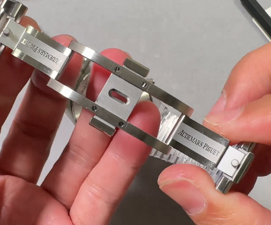 Audemars Piguet Royal Oak Chronograph 26240ST Super Clone Review: APSF Integrated Calibre 4401 Flyback — Ap 26331 Clasp Movement & Case Macro