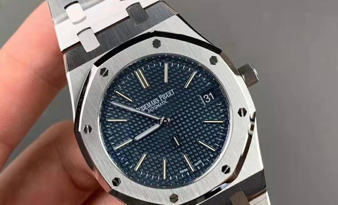 Audemars Piguet Royal Oak Jumbo Extra-Thin 15202ST & 16202ST Super Clone Guide: ZF vs XF 8.1mm Analysis — Xf 15202 1 Side-by-Side Comparison