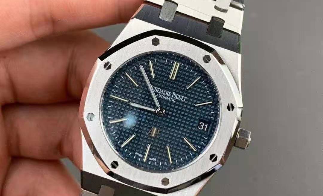 Audemars Piguet Royal Oak Jumbo Extra-Thin 15202ST & 16202ST Super Clone Guide: ZF vs XF 8.1mm Analysis — Xf 15202 2 Macro Inspection