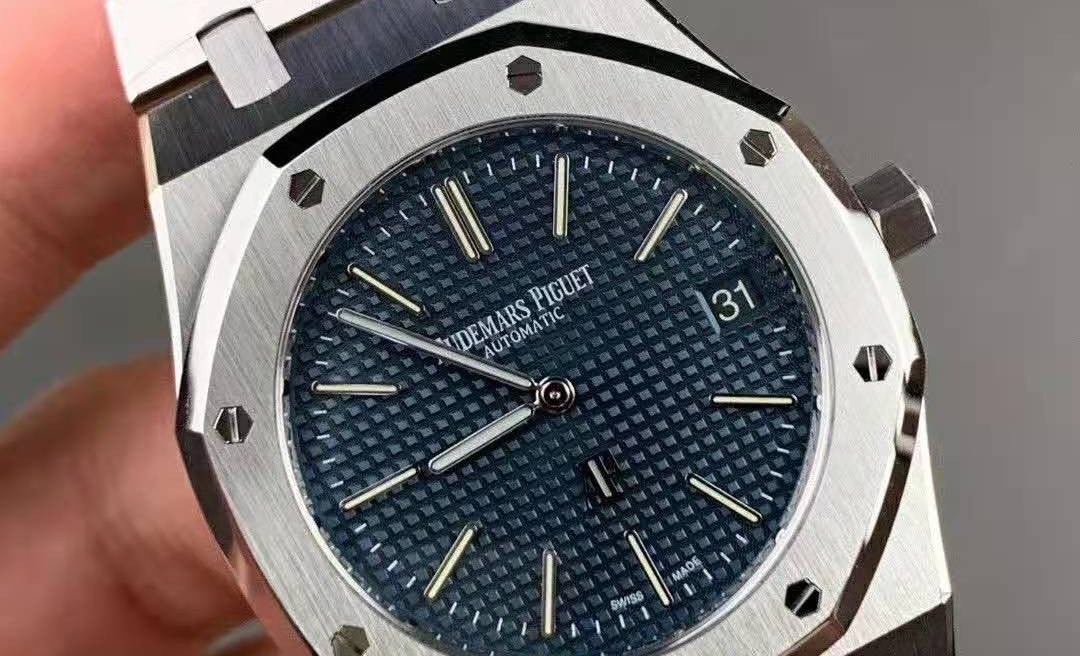 Audemars Piguet Royal Oak Jumbo Extra-Thin 15202ST & 16202ST Super Clone Guide: ZF vs XF 8.1mm Analysis — Xf 15202 3 Movement & Case Macro