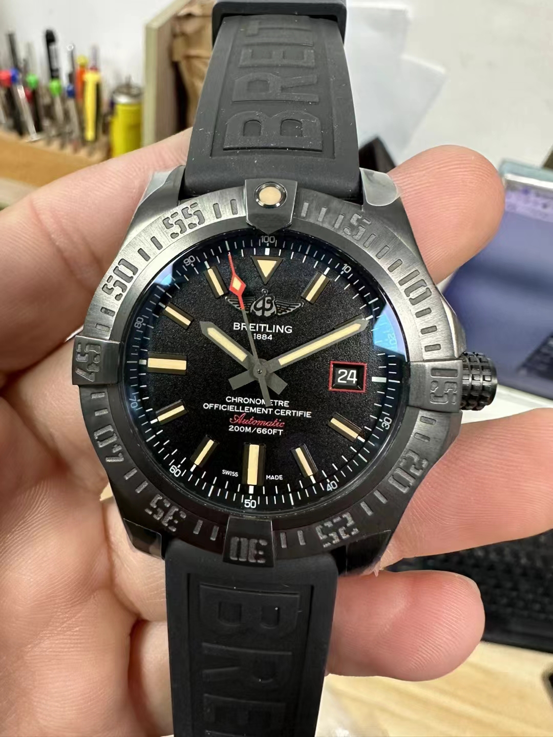 Breitling Super Clone Buyer Guide: BLS & TF Factory Navitimer B01 Chronograph, Chronomat & Superocean — Replica Breitling Avenger Blackbird Side-by-Side Comparison