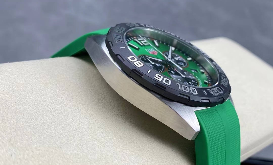 TAG Heuer Super Clone Guide: Original Factory (OF) & XF Aquaracer Professional 300, Carrera & Monaco — Replica Tag Heuer Formula 1 Green 3 Movement & Case Macro
